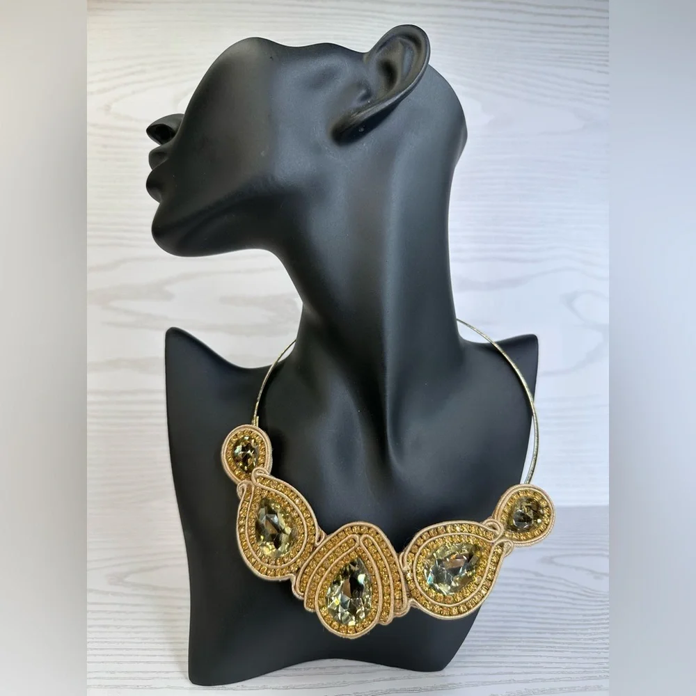 Nwt handmade stitched woven artesanal Elegant‎ Gold Statement Necklace